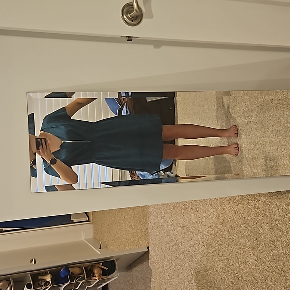 hello miss emerald dress, size tag missing but likely medium, very stretchy